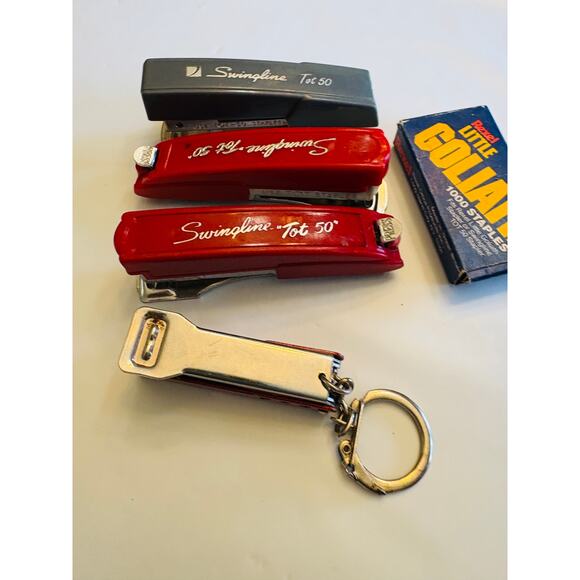 VTG Lot of 3 Swingline Tot 50 Red Staplers, Box Staples, Diamond Keychain 5PCS - Picture 3 of 7